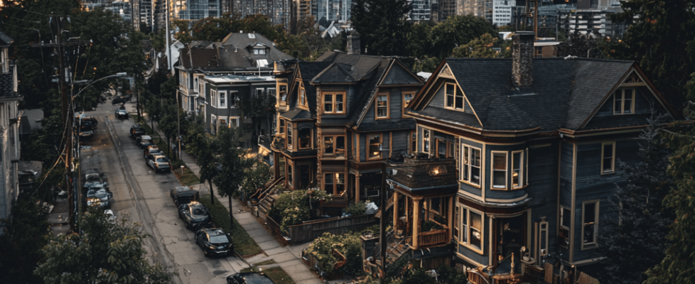 How_Public_Safety_Perception_Affects_Property_Values_in_Seatt_b155bc5a-20ba-4a87-bd2b-b7d33be74a6a_0